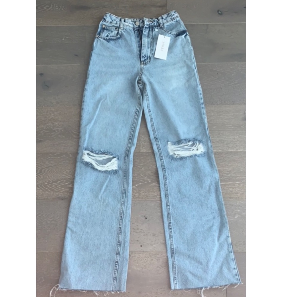 New Ripped knee Jean